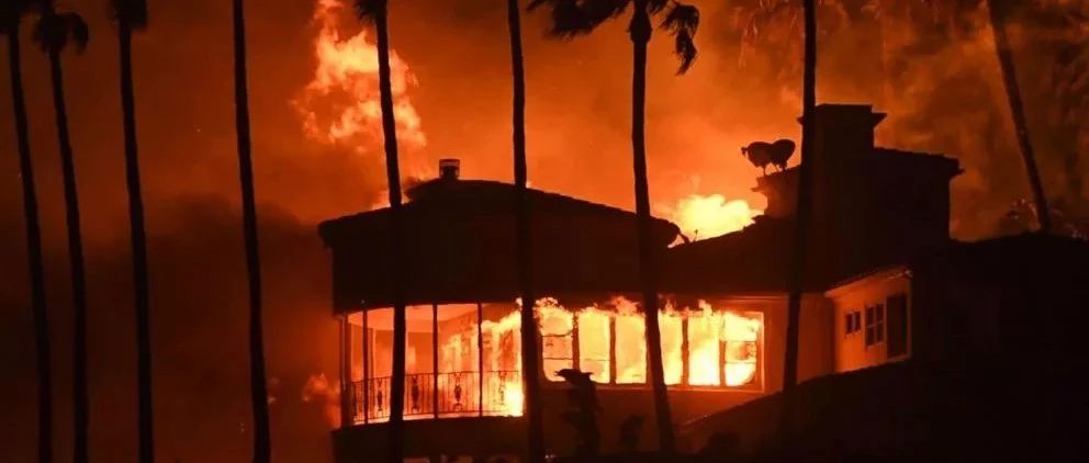 南加州山火迫使成千上万人撤离,好莱坞名人豪宅也未能幸免
