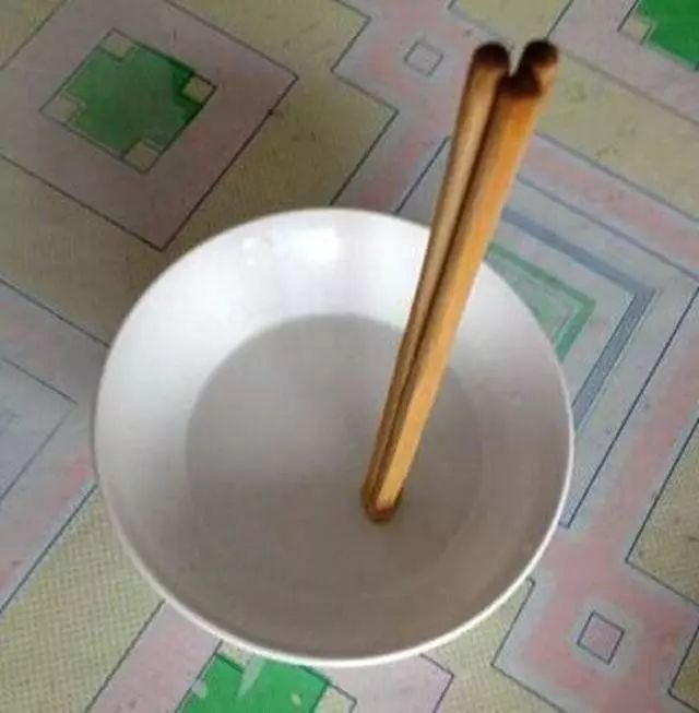 立筷子,滚鸡蛋…昭通农村治病的偏方你还知道哪些?