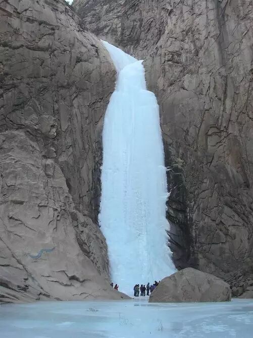 爱孩子，怎么可以不带他走冰河，爬冰瀑？