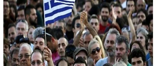 过去30年，有多少人移民离开了希腊，有多少人移民来到希腊？
