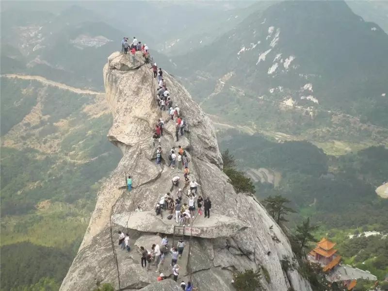 地址:湖北省麻城市龟山镇 天堂寨风景区