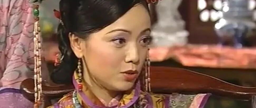 从万人唾弃的小三重回万人拜服的连庄视后,雯女的傲骨传奇