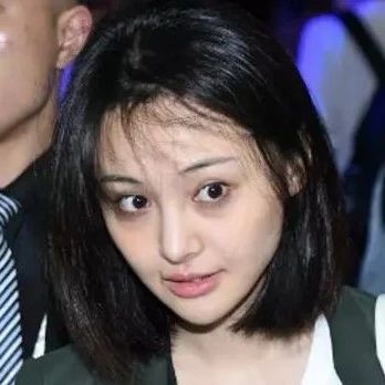 郑爽又双叒叕因为素颜被骂了?背后的原因可不止这么简单...