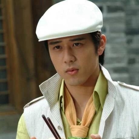 他和霍建华抢男主,给男神们当备胎,出道十年从未红过!