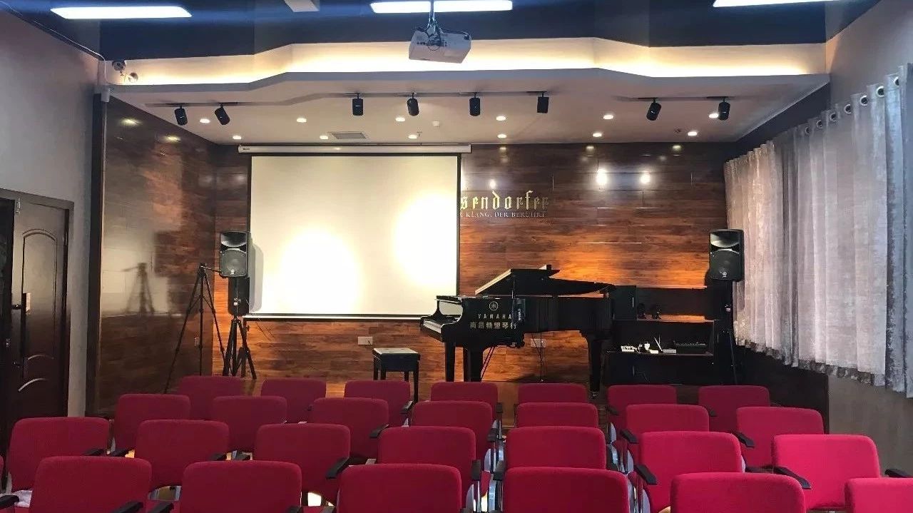 雅马哈Disklavier ENSPIRE自动演奏钢琴,相隔700公里的远程教学