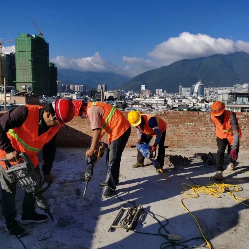 满江16户违规建房进行整改拆除