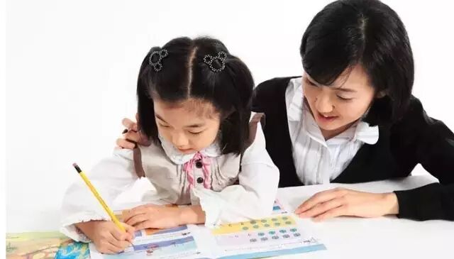 孩子写个作业，一会儿要吃水果，一会儿又要上厕所