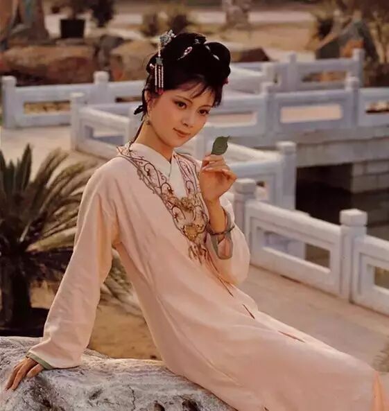 87版电视剧《红楼梦》因她而美