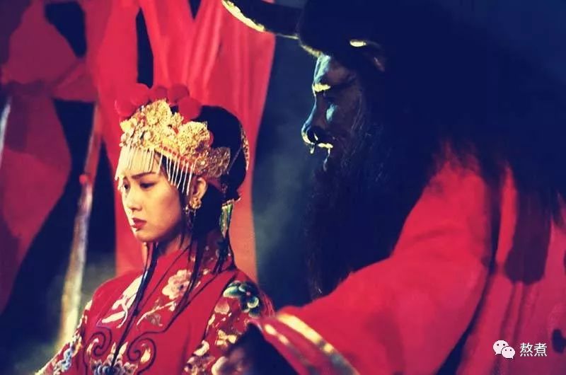 牛魔王逼我成亲,我心里想着月光宝盒一再敷衍他,青霞问我是不是真的要