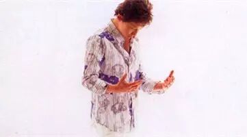 他做过Beyond乐队的音乐监制,并参与了海阔天空的编曲