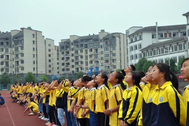 巡讲活动结束后,市院和歙县院的检察干警来到歙县新安中学