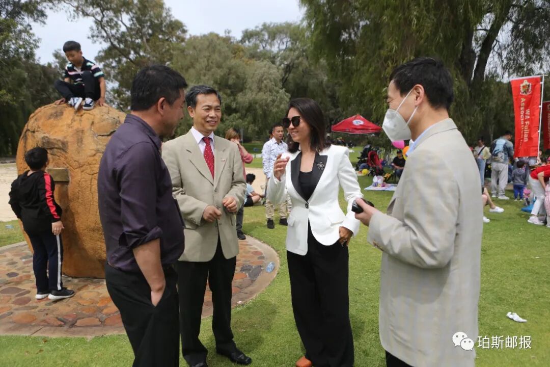 春光明媚时，国王公园处与蜜蜂的一场甜蜜约会，2022澳大利亚第二届可瑞比杯少儿故事画大赛（组图） - 113