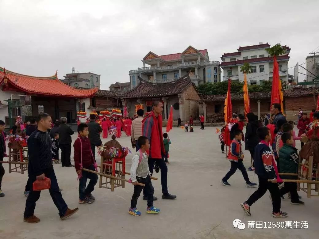 华亭五云村的跳大火,看着确实激动,往年连莆田电视台的都会过去拍摄