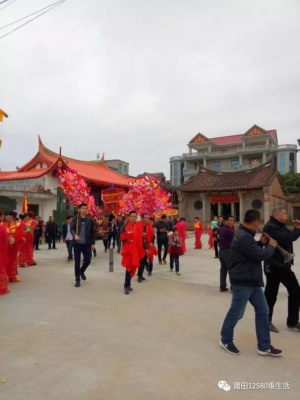 华亭五云村的跳大火,看着确实激动,往年连莆田电视台的都会过去拍摄