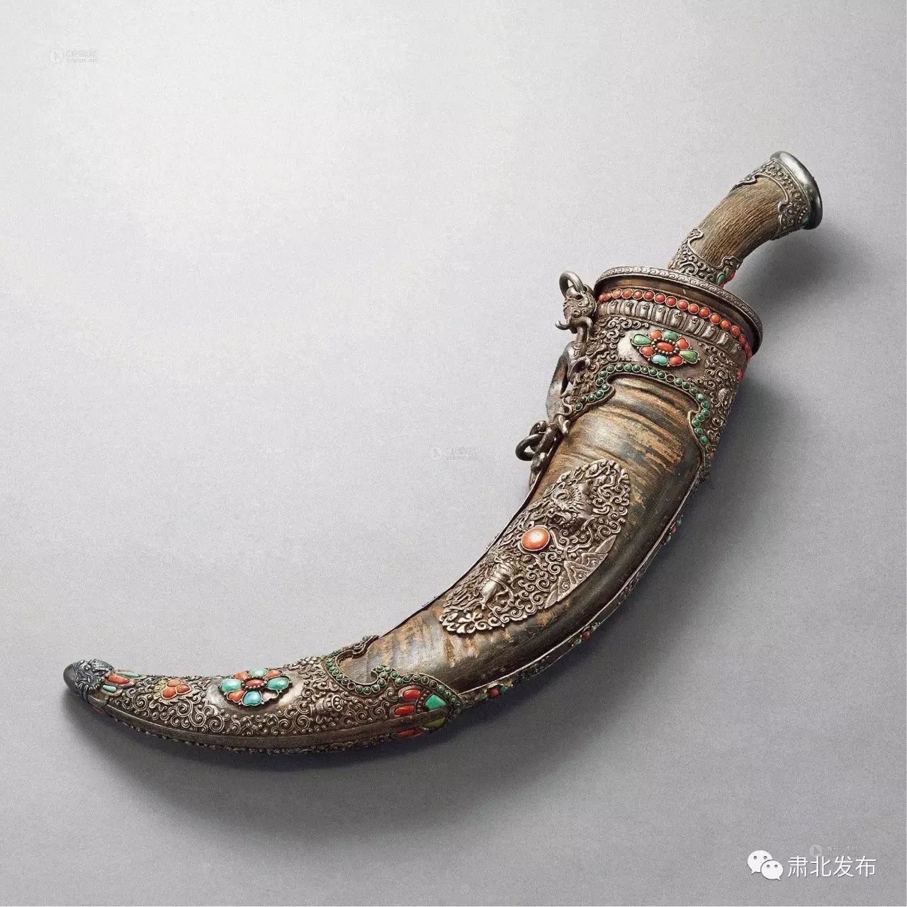 【肃北名片】蒙古刀是蒙古族工艺品中最具代表性的馈赠礼品之一