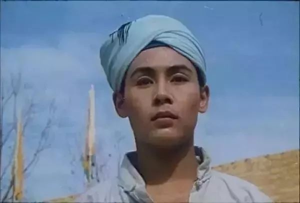 其实赵长军在1985年的时候参演过一部《大刀王五》,只不过饰演猴侠一