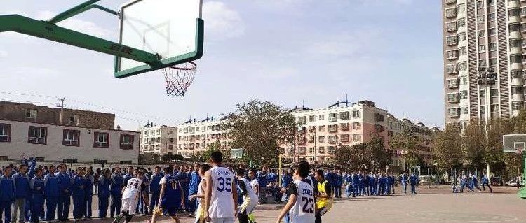 览华山球场风貌，拼赛场竞技精神