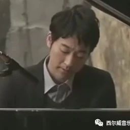 李闰珉最美钢琴曲《雨的印记》现场版,太美了!