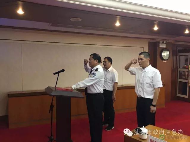 局局长;决定免去邱伟同志的汕头市人民政府副市长,市公安局局长职务