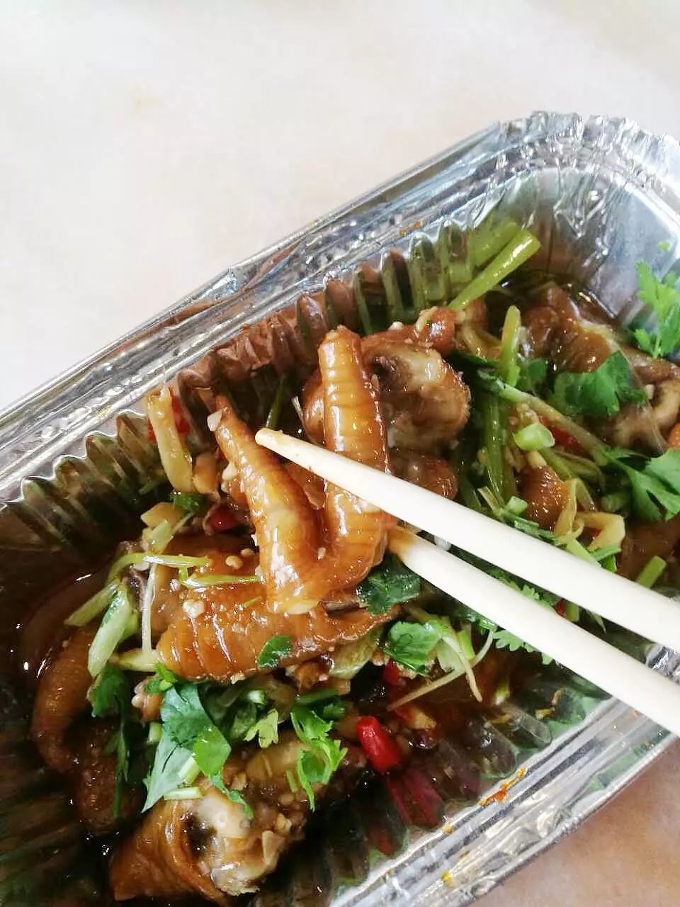 二飞家这次新菜品还有烤猪蹄和锡纸鸡爪