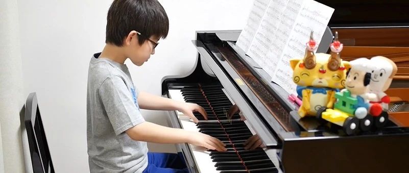 8岁 钢琴神童 独奏「天空之城」致敬 久石让