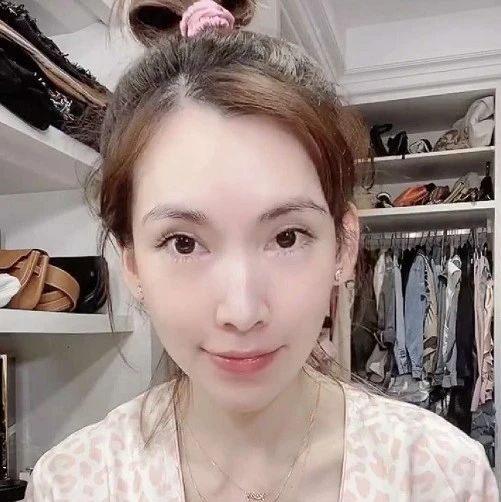 陈若仪罕见曝光全素颜,真实皮肤嫩如婴儿,网友大赞比上妆还美