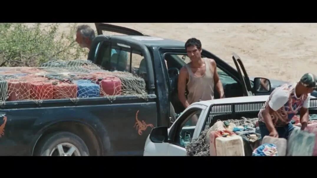 生活的困苦让人无路可走，连“犯罪”都不配。