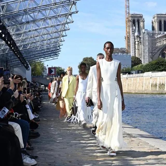多品牌重返实体秀，巴黎时装周迎来新血液!