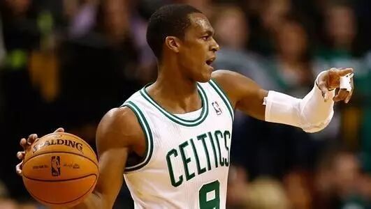 隆多有一招假传真投的动作极为常用，虽然不是这一动作的发明者，但隆多却将这一动作变成了自己的标志性动作。