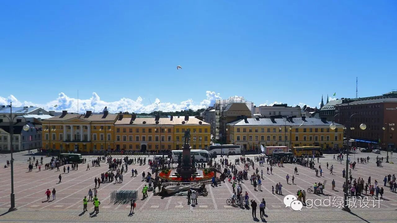 05 赫尔辛基议会广场_调整大小.JPG