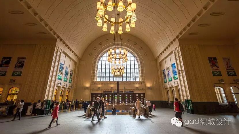 12 赫尔辛基中央火车站_调整大小.jpg