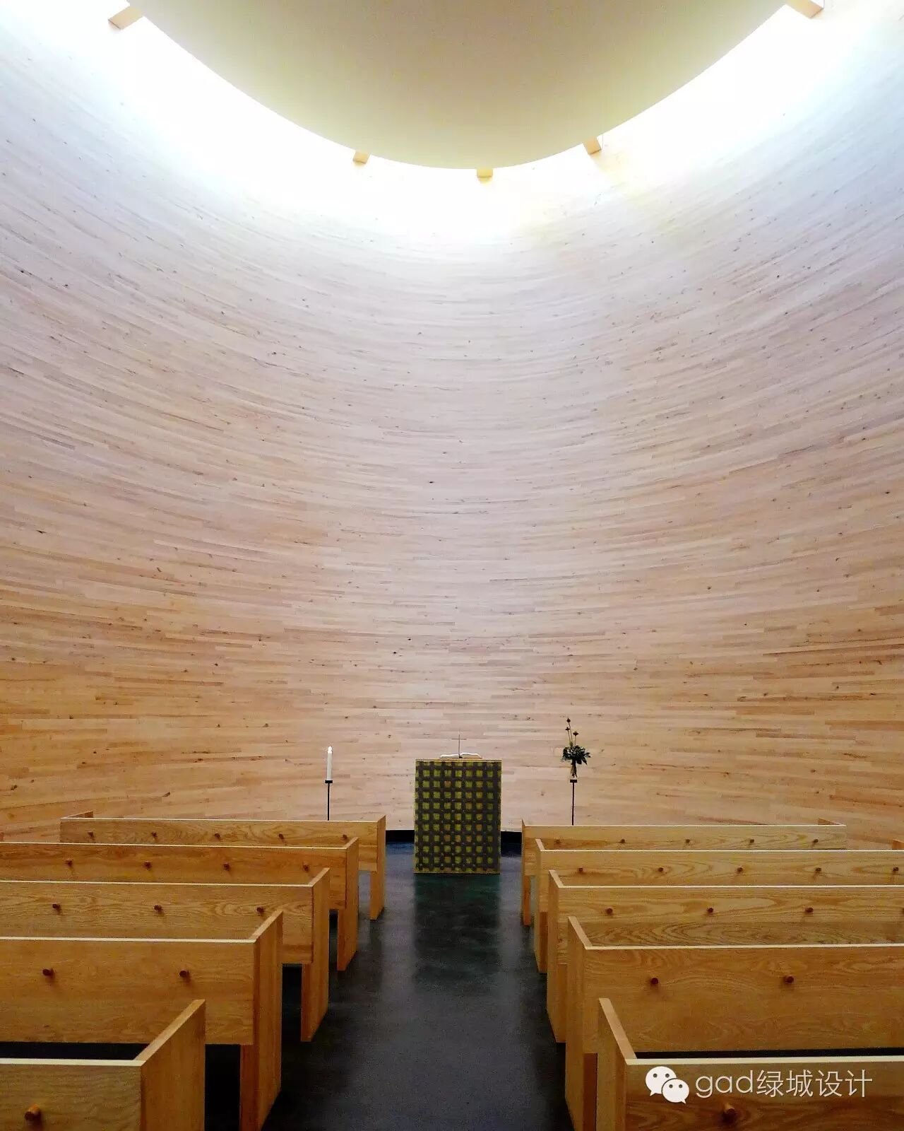 09 康比静思教堂（内）_调整大小.JPG