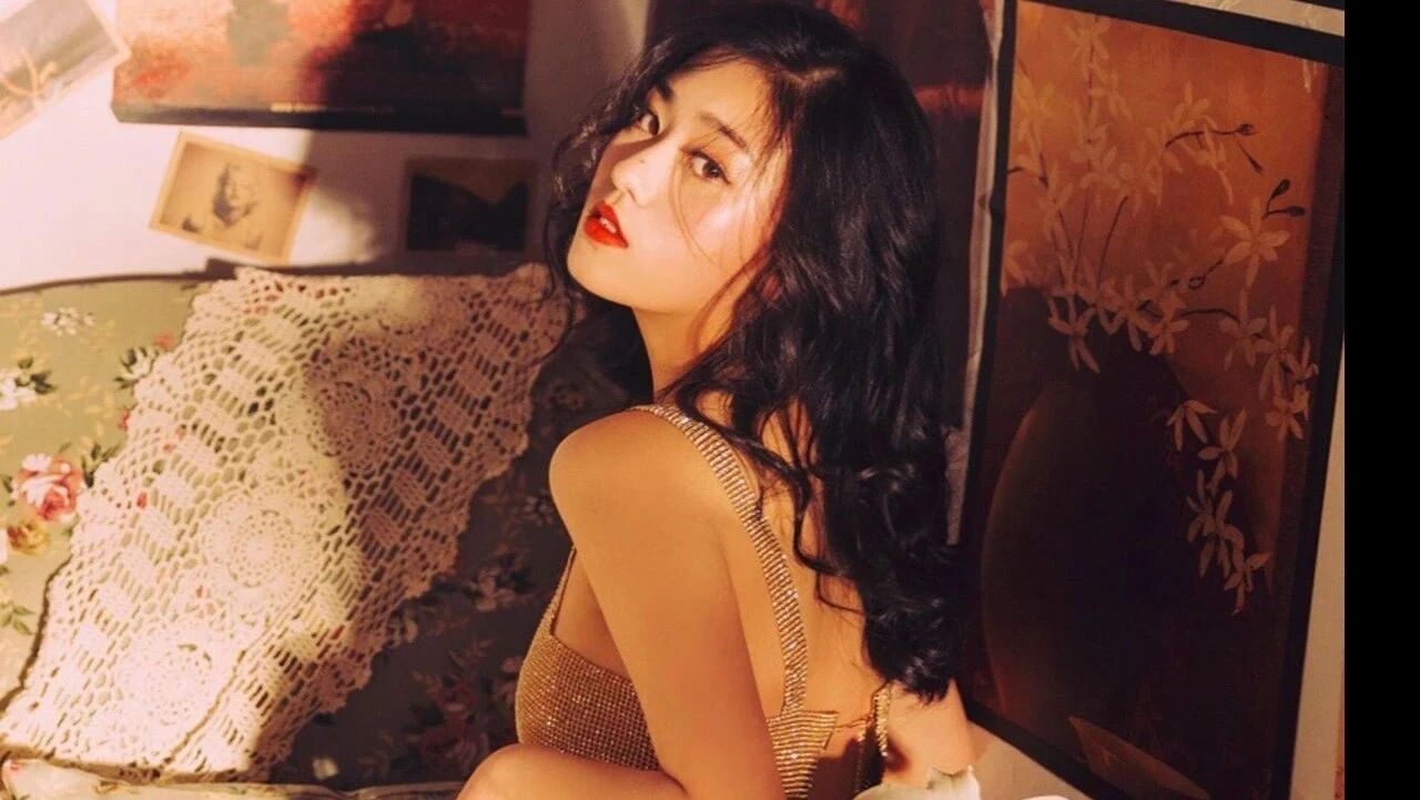 点击上方↑↑↑“怀旧经典老歌大全”关注我⭐刀郎一首《守侯在凌晨两点的伤心秀吧》对了错了吗？谁给我个回答