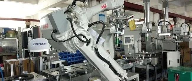工业机器人在液压机冲压自动生产线中的应用