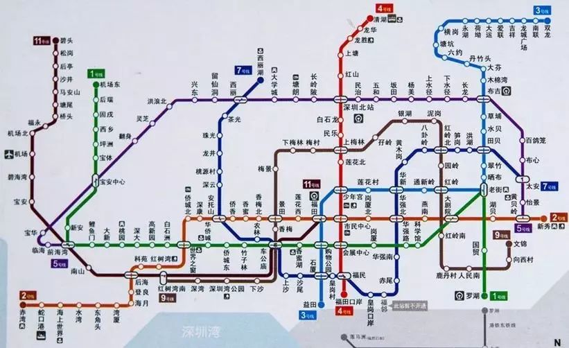 深圳地铁11号线部分路段为3公里的海上高架段,是深圳全部地铁中唯一一