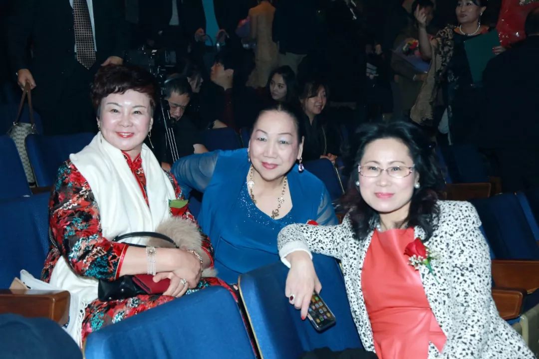 瑞邦总裁廖子蔚女士出席加拿大十大杰出女性颁奖典礼并致贺词！