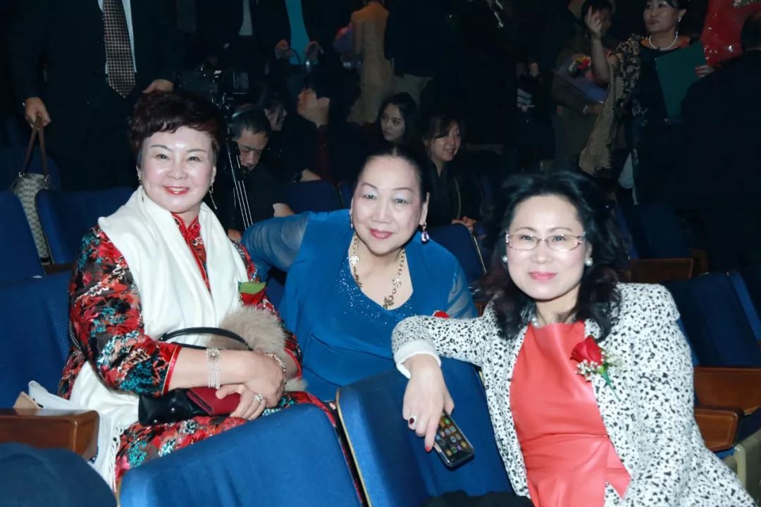 瑞邦总裁廖子蔚女士出席加拿大十大杰出女性颁奖典礼并致贺词!