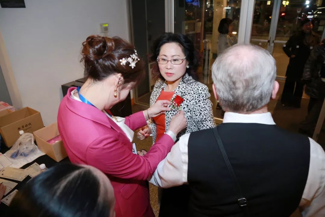 瑞邦总裁廖子蔚女士出席加拿大十大杰出女性颁奖典礼并致贺词!