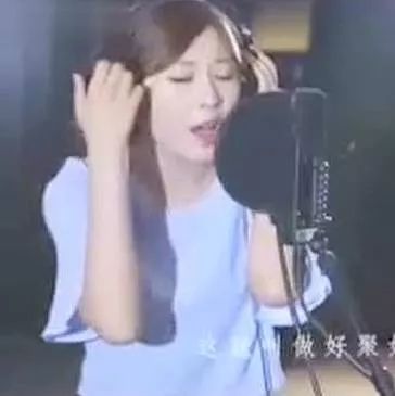 美女翻唱阿桑经典歌曲《受了点伤》超级好听!