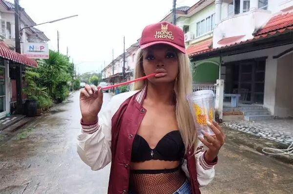 他是以「醜」齣名的泰國妹子！沒想到他其實是...網友知道真相後都暴動啦！