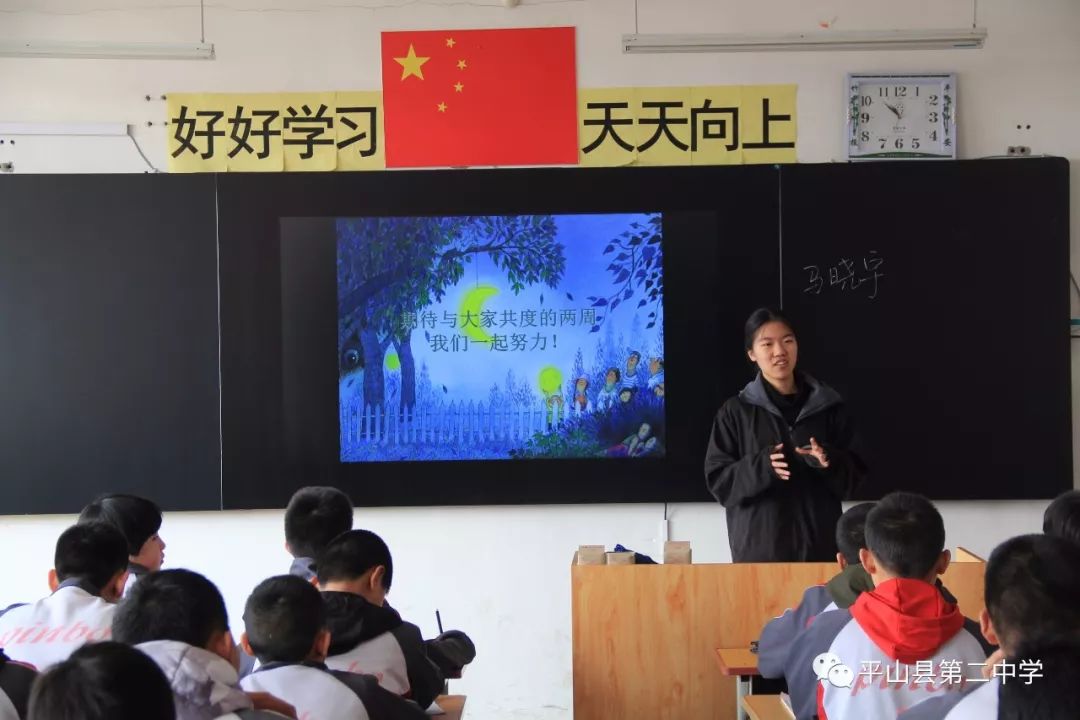 我校帮扶石外阳光高中生讲台举行励志"联赛小足球"v阳光高中山区集团中国图片