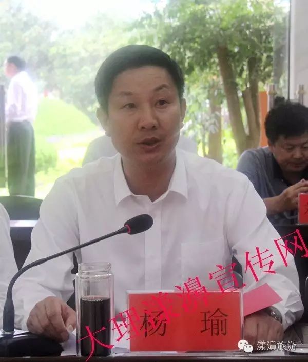 签约仪式上,漾濞县委副书记,县长左学政代表县人民政府与各投资商及