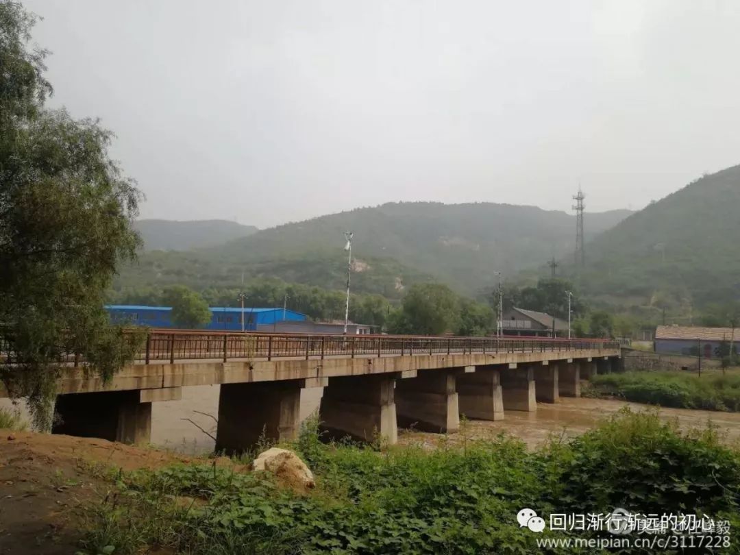 忘不了初中坑,汾河滩,周边的山,忘不了铁路线,门市部,大营盘,忘不了遇见的初中水平作文图片