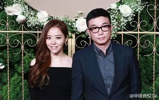 张靓颖冯轲意大利大婚;AKB48两17岁少女触禁爱令,星途堪忧?乔振宇妻子二胎生女-怀孕期