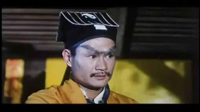 说到僵尸片大家肯定会知道林正英啦!这个驱鬼大叔!