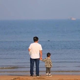 黄磊三胎得子后,深夜发文吐槽:“孩子我不要,他太难带了!”