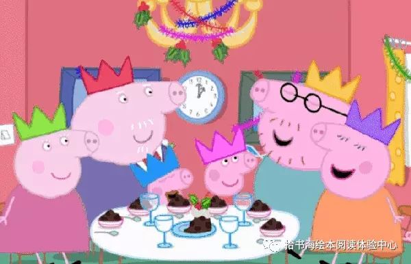 有这么一只粉红小猪,全世界小孩都爱,疯追它的动画! 你或许会问啦,《小猪佩奇》到底是一部怎样的动画片? 《小猪佩奇》又名《粉红猪小妹》, 英文名是《Peppa Pig》,是来自英国的动画片。 这部以小猪一家为主角的动画片2004年在英国首播,很快席卷全球。 仅2016财年就为其所属公司eOne带来了11亿美元的零售额。