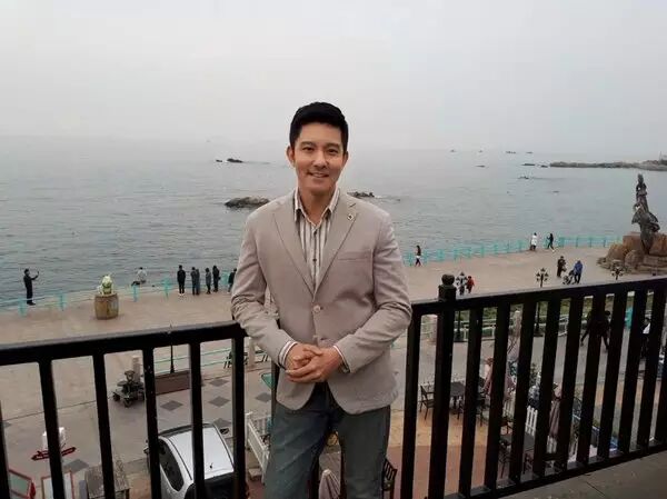 立威廉恋女情结深补办婚礼等混血女当花童