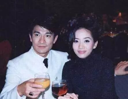 刘德华女儿曝光!亮相女儿毕业礼引家长围观…