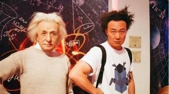 陈奕迅是被唱歌耽误了的谐星吧哈哈哈好可爱!